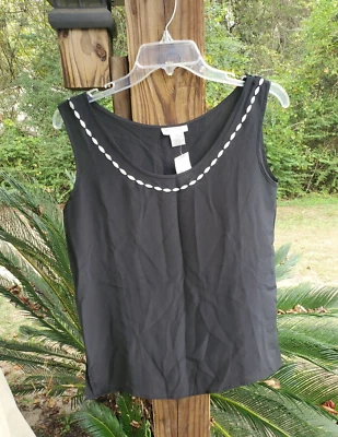 Blusa sin mangas Bogari Signature para mujer talla pequeña de seda negra cuello redondo Foto 1 de 4