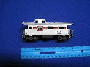HO Scale Mantua Burlington Route Caboose - Freight Train - Picture 1 of 4