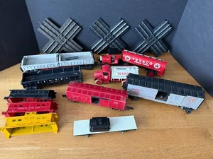 LIONEL, AMERICAN FLYER 13 ASSORTED O GAUGE CARS, SHELLS TRUCKS PARTS, RESTOR. - Picture 1 of 4