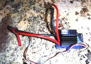 Traxxas Rustler XL-5 2WD XL-5 Brushed with cooling fins ESC - Picture 1 of 4