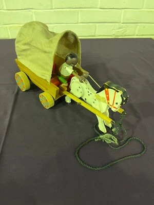 Ancien attelage cheval et chariot en bois - Photo 1/4