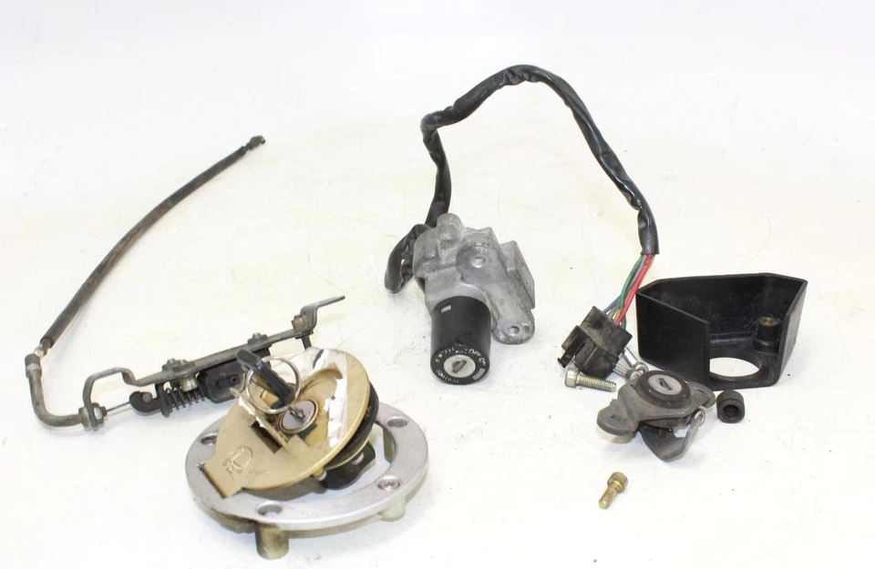 Juego de llaves de encendido Ducati M900 Monster 1996 con tapa de gasolina y bloqueo de asiento Foto 1 de 4