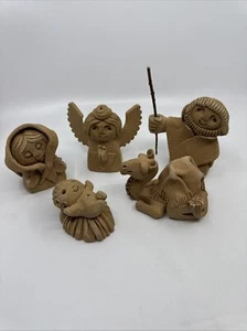 Studio Pottery Nativity Clay Hand Made Signed 5 Pieces - Picture 1 of 10