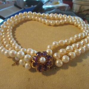 Superbe collier de perles de culture vintage à trois brins et fermoir aminé or 9 carats,