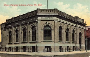 NORTH DAKOTA POSTCARD: STREET VIEW OF FARGO CARNEGIE LIBRARY, FARGO, ND - Picture 1 of 2