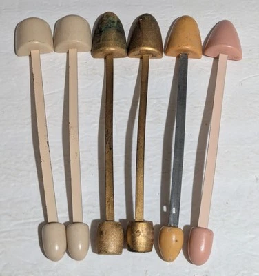 Estiradores de zapatos modeladores vintage de madera y metal para dama - armario para mujer de los años 50’s 60’s  Foto 1 de 4