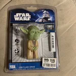 2010 YODA STAR WARS NEW SEALED SERIES 1 USB FLASH DRIVE 4 GB LUCASFILM TYME RARE - Picture 1 of 2