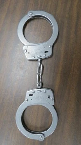 SMITH & WESSON MODEL M 103-1 HANDCUFFS MADE IN USA S&W - Picture 1 of 3