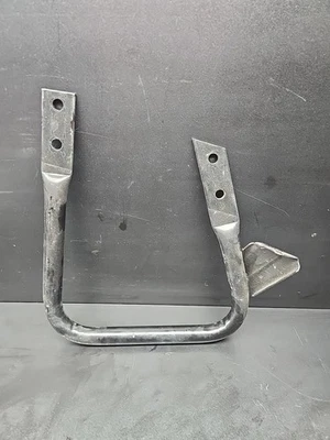 Soporte de soporte inferior delantero para radiador Pontiac Solstice Saturn Sky 10375093 Foto 1 de 4