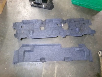 Tapete forro tapete traseiro sob o assento 1646840144 06-11 Mercedes Benz W164 ML350 ML500 - Imagem 1 de 4