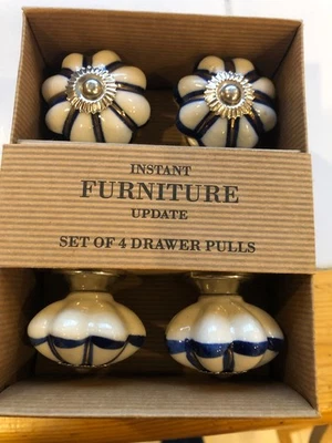 Juego de 4 tiradores de cajón Instantáneo para muebles azul/blanco. Hecho a mano en India. Nuevo Foto 1 de 2