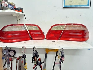 2000-2002 Mercedes-Benz E320/E430 ORIGINAL CLEAR TAIL light Assemblies - Picture 1 of 9