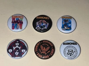 1" MENGE 6 RAMONES MUSIK ANSTECKNADEL BADGE BUTTONS PINS PINBACK [P547] - Bild 1 von 2