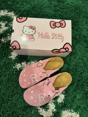 Birkenstocks Hello Kitty (6 años, 7,5 años, 8) Foto 1 de 2