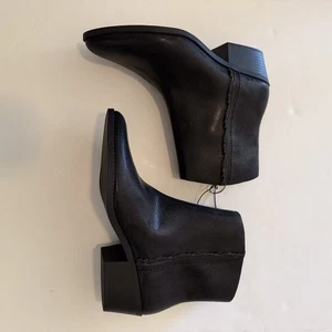 Botas al tobillo Lucky Brand negras de cuero de serpiente punta  - Imagen 1 de 7