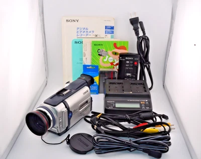 NEAR MINT Sony DCR-TRV30 Mini DV Handycam Camcorder Nightshot LCD Japanese only - Image 1 of 4