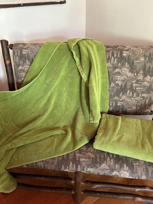 Charisma Resort Towel (Bath Sheet) 32 X 64 Chartreuse Pre-Owned EUC - Image 1 of 4