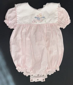 Pagliaccetto Jelly 'n Jam bambina taglia 12 mesi Seersucker rosa a righe pezzo unico usato in ottime condizioni - Foto 1 di 9