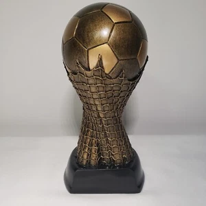 Lote al por mayor de 12 trofeos de resina Freeman 7 1/4" pelota de fútbol en una red premios 1 estuche - Imagen 1 de 4