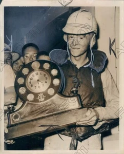Motoscafo Robert Gogie 1947 con trofeo vincitore foto stampa - Foto 1 di 2