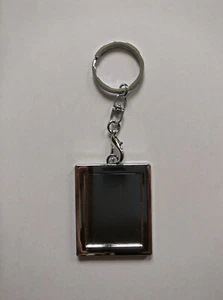 Schlüsselanhänger aus Metall für Fotos in Passbildgröße (3,5 x 4,5 cm) - Bild 1 von 1