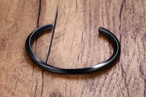 Brazalete de acero inoxidable negro con puño retorcido para hombre - Imagen 1 de 10