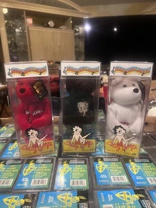 3 SEALED CLEAR ACRYLIC CASES BETTY BOOP BEANIE BABIES BEARS RED , BLACK & WHITE - Picture 1 of 6
