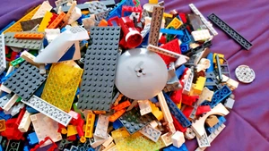 LEGO PIECES VARIOUS SHAPES & SIZES (2 LBS.) - Picture 1 of 2