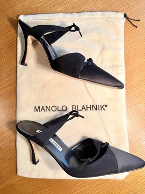 Новый с ярлыками Manolo Blahnik черный атлас/замша Stiletto каблук мулы - США 5B / Италия 35 - Изображение 1 из 4