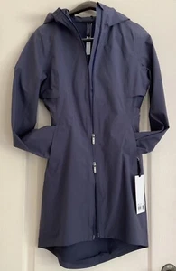 Chaqueta LULULEMON Rain Rebelde Cadete Azul CABU con Capucha Ventilada Impermeable Talla 4 Nueva con Etiquetas - Imagen 1 de 10