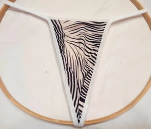 HOMBRE G Cuerda Tanga Frontal Plana DISEÑO TU PROPIA Ropa Interior REMOLINADO BLANCO TIGRE - Imagen 1 de 4
