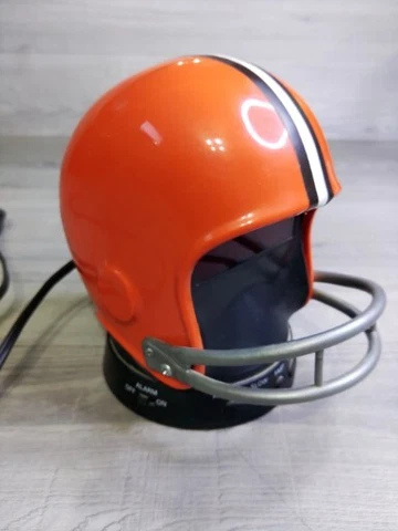 VTG 1979 CLEVELAND BROWNS HELMET ALARM CLOCK. Tested And Works Cover