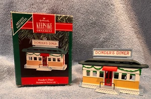 Vintage 1990 Hallmark Keepsake Ornament Donder's Diner scolpito da Donna Lee nuovo con scatola - Foto 1 di 7
