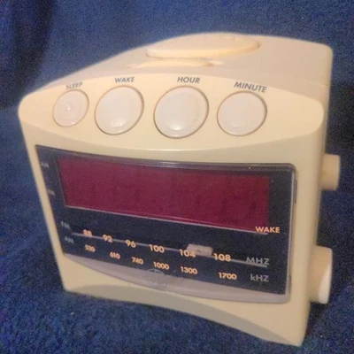 Винтажный General Electric модель 7-4806A GE AM/FM цифровой будильник радио работает - Изображение 1 из 4