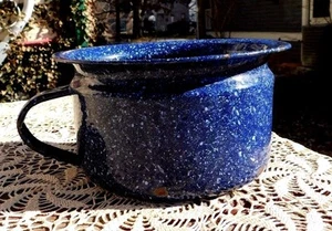 PENTOLA DA CAMERA SMALTATA BLU VINTAGE CON MACCHIE BIANCHE - Foto 1 di 6