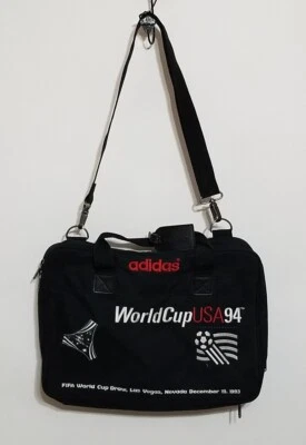 Bolso de mano de viaje de fútbol de la FIFA de colección Adidas World Cup Draw EE. UU. 94 Las Vegas Foto 1 de 4