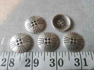 EINZIGARTIGE VINTAGE KNÖPFE 5ER SET SILBER METALL TUZ3687 LETZTE! - Bild 1 von 2