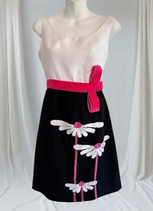 VTG Betsey Johnson Garden Runway Dress Size 8 Embroidered Daisies Hot Pink Bow - Picture 1 of 11
