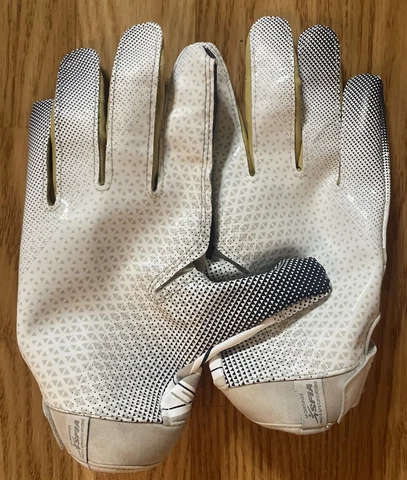 NOTRE DAME FOOTBALL 2018 AWAY TEAM ISSUED UNDER ARMOUR GLOVES XL Cover