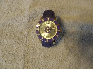 KATHY VAN ZEELAND GOLDFARBENE ZIRKONIA LILA ACRYL ARMBAND UHR NEUE BATTERIE - Bild 1 von 7