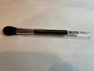 MAC 129S Polvo + Cepillo de Rubor Sintético NUEVO en Manga Foto 1 de 2