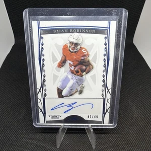 2022 Bijan Robinson  Leaf Trinity  AUTO/RC   /49  🔥 - Afbeelding 1 van 1