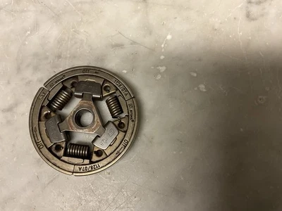 Embrague usado Stihl OEM de una sierra 461, también se adapta a 460 Foto 1 de 2