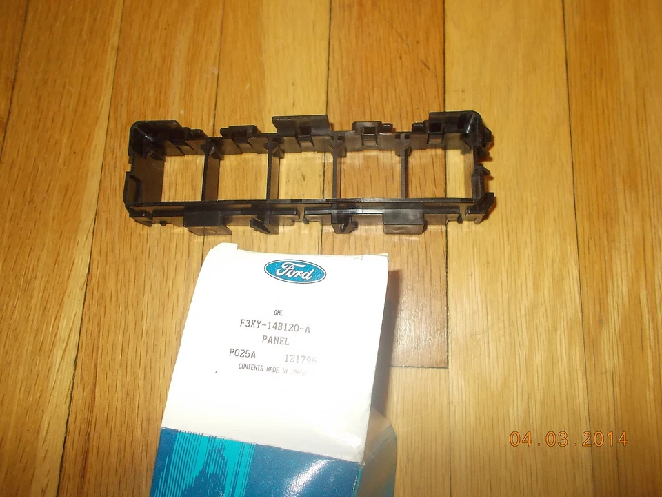 全新 原始设备制造商 1993 年 1994 年 水星 VILLAGER 继电器面板组件 F3XY-14B120-A — 第 1/1 张图片