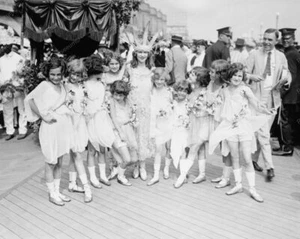 Miss America 1921 & Girls Strike a Pose 8x10 Reprint Of Old Photo - Picture 1 of 1