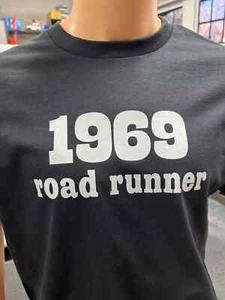 1969 ROAD RUNNER MENS T SHIRT LARGE FRONT PRINT RETRO MUSCLE CAR CLASSIC HOT ROD - Picture 1 of 1