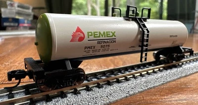 Athearn N Scale RTR #ATH13728 50’ RTC 20k Gal Tank Car PEMEX PMEX 5075 NIB NY - Image 1 of 4