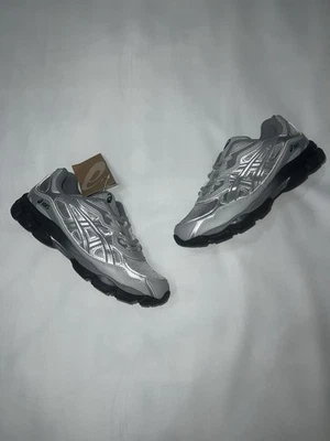 Asics Gel-Kayano - Grigie e argento - Taglia EU 42 - US 8.5 - UK 7.5 - 26.5 CM - Immagine 1 di 4