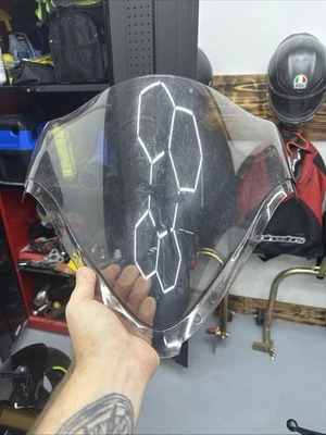 Parabrisas Suzuki OEM 2014-2020 GSX1300R GSX1300 Hayabusa 94611-15H00 Foto 1 de 4