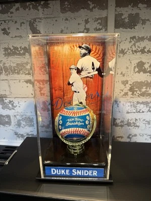 Duke Snider Dodgers 1955 Campeones Mundiales WHOS DEM BUMS Ebbets MVP Estadística de Béisbol Foto 1 de 4